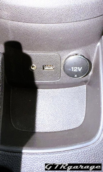 Ford Fiesta Plus 1.5 TDCi 75CV 5 porte (10)
