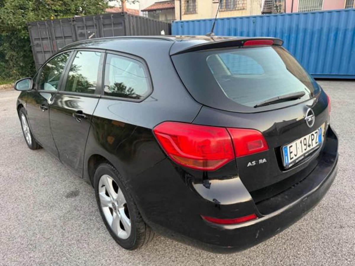 Opel Astra Station Wagon 1.7 CDTI 110CV Sports Cosmo (18)