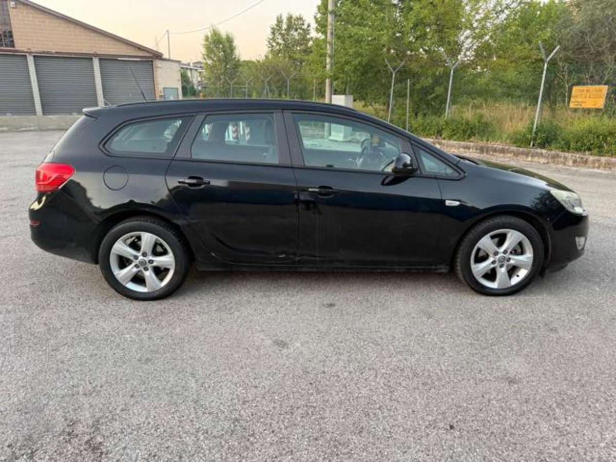 Opel Astra Station Wagon 1.7 CDTI 110CV Sports Cosmo (4)