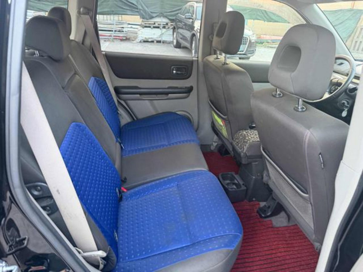 Nissan X-Trail 2.2 TD Di Adventure (14)