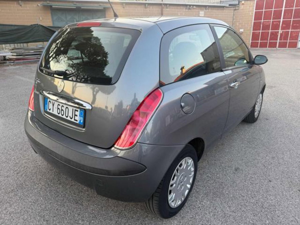 Lancia Ypsilon 1.2 (6)