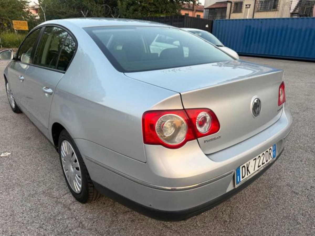 Volkswagen Passat 1.9 TDI/105CV DPF BlueMotion (19)