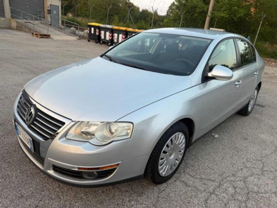 Volkswagen Passat 1.9 TDI/105CV DPF BlueMotion (2)