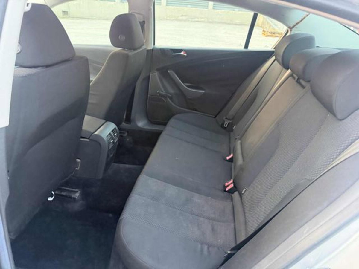 Volkswagen Passat 1.9 TDI/105CV DPF BlueMotion (4)