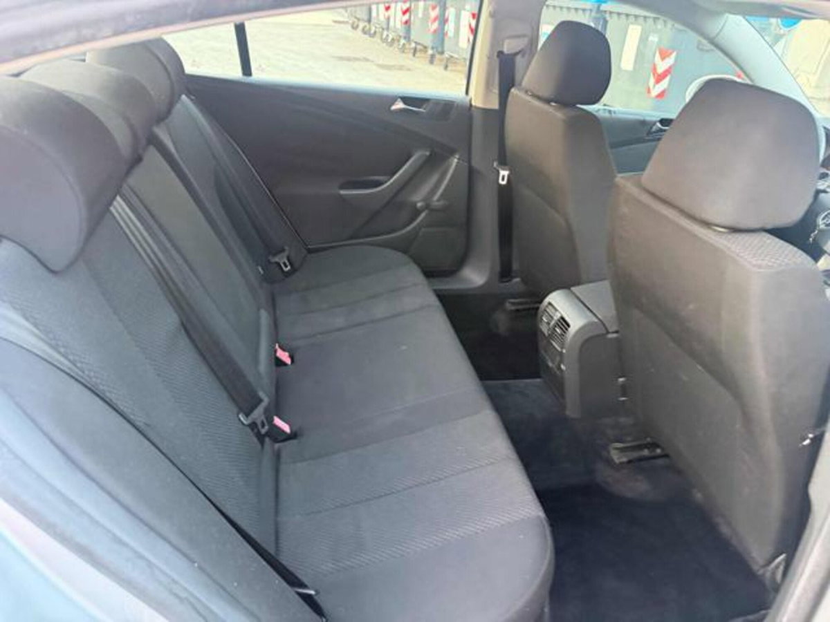Volkswagen Passat 1.9 TDI/105CV DPF BlueMotion (8)