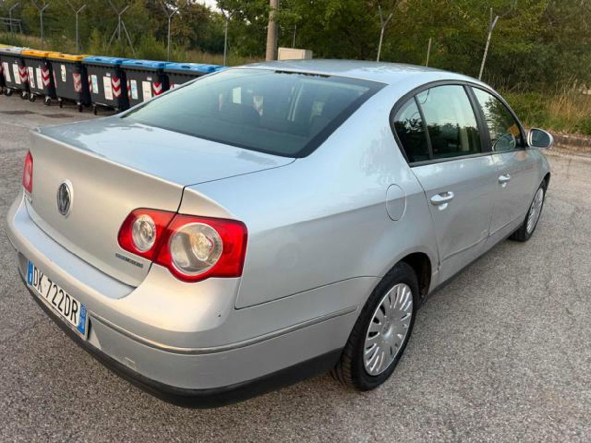 Volkswagen Passat 1.9 TDI/105CV DPF BlueMotion (9)
