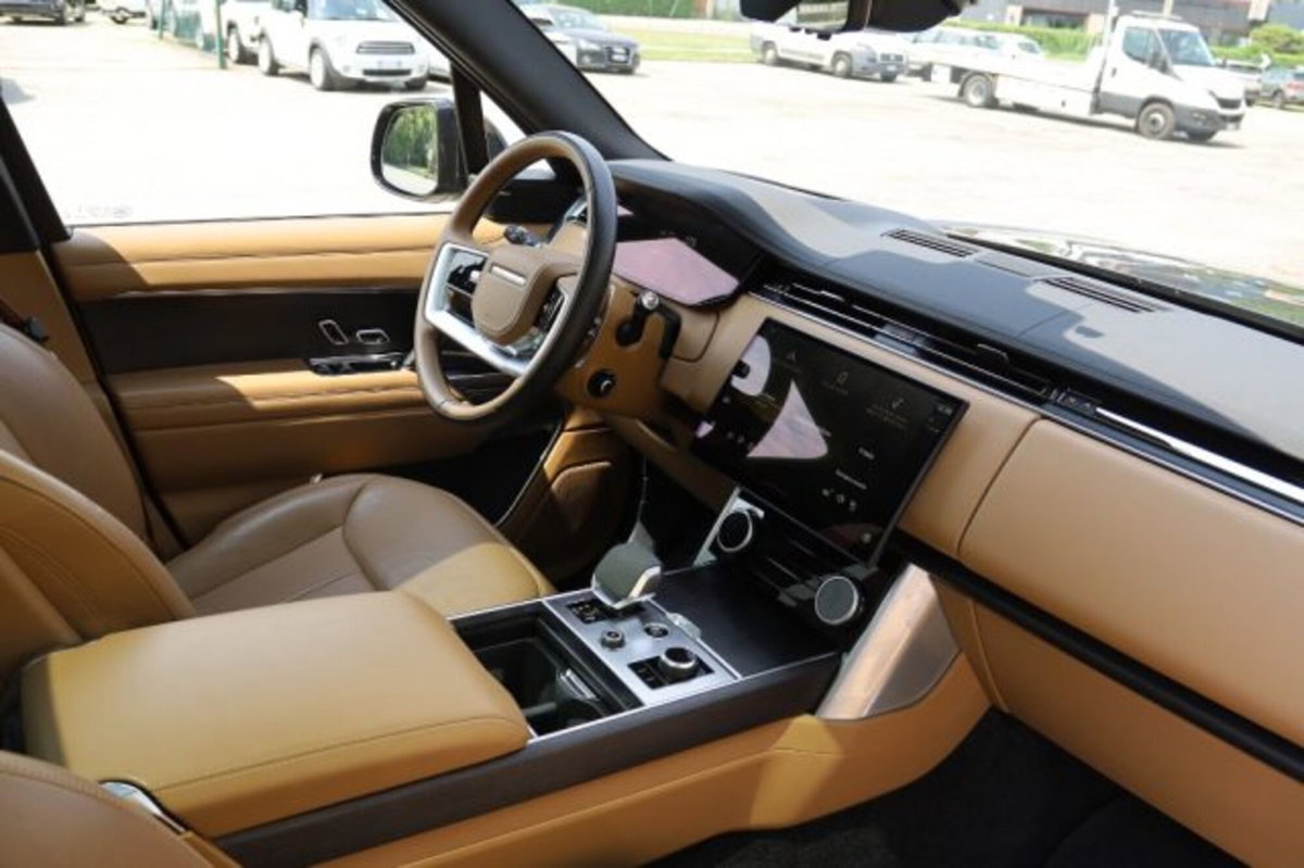 Land Rover Range Rover 3.0 I6 HSE LWB (13)
