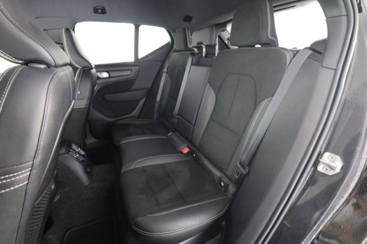 Volvo XC40 T4 Recharge Plug-in Hybrid R-design (3)