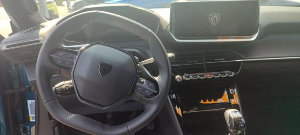Peugeot 2008 PureTech 100 S&S Allure (9)