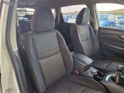 Nissan X-Trail 1.6 dCi 4WD Business (8)