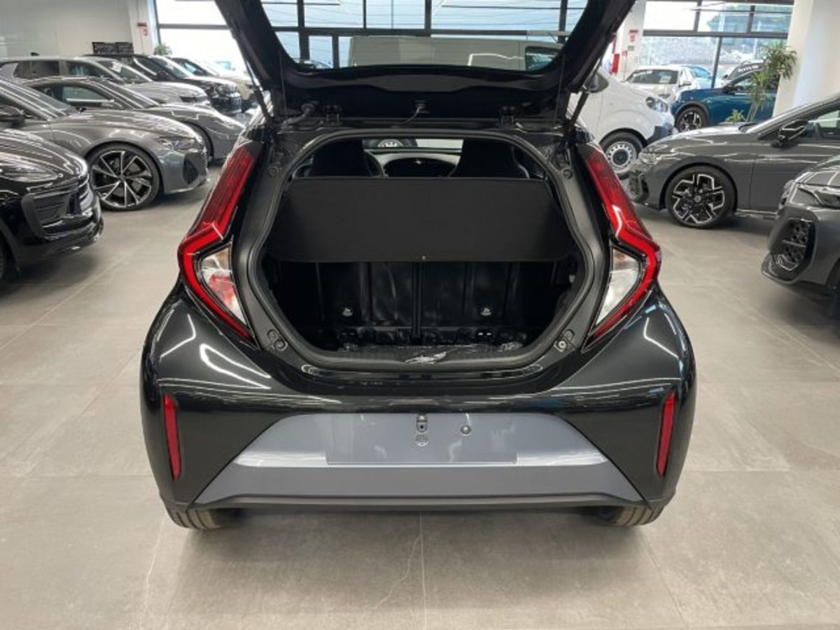 Toyota Aygo X 1.0 VVT-i 72 CV 5p. Undercover S-CVT (3)
