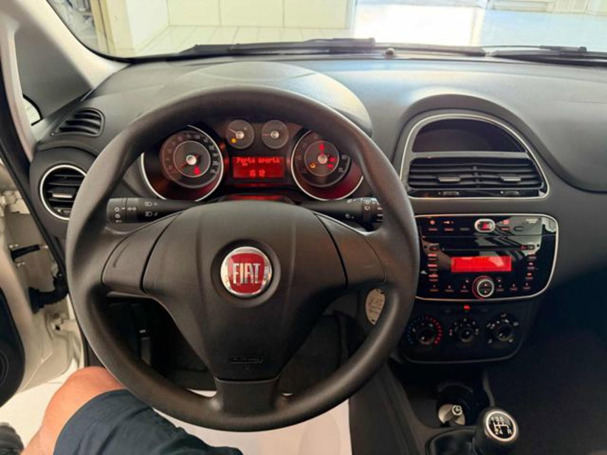 Fiat Punto 1.2 8V 5 porte Street (8)
