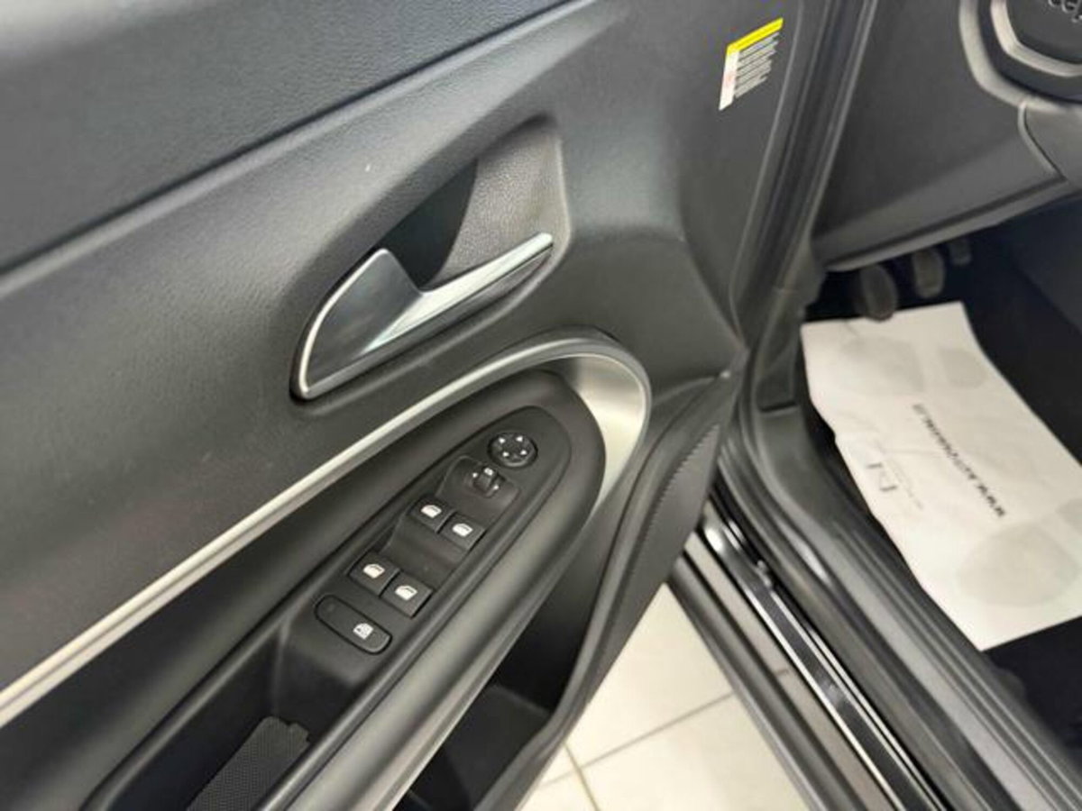 Jeep Avenger 1.2 turbo Altitude fwd 100cv (18)