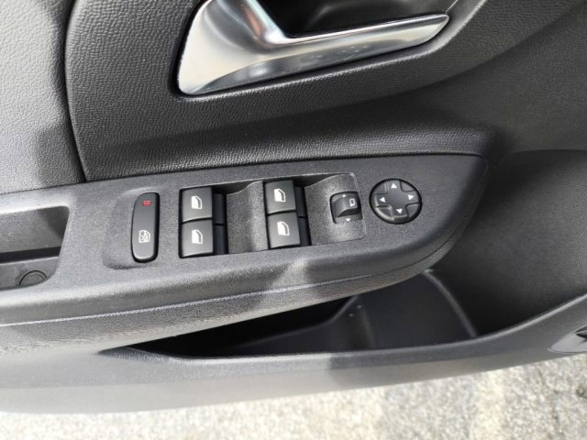 Opel Corsa 1.2 Corsa s&s 75cv (11)