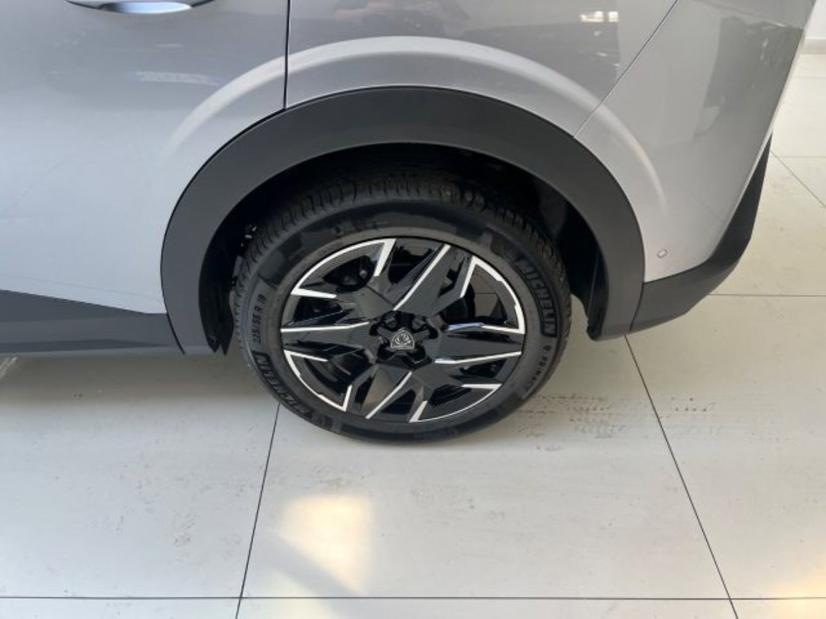 Peugeot 3008 1.2 hybrid GT Exclusive 145cv e-dcs6 (13)