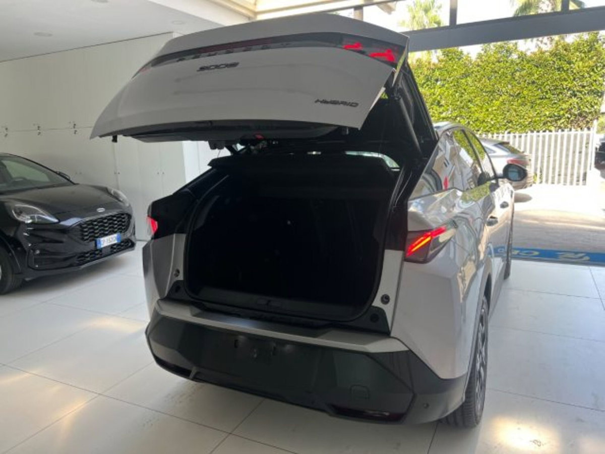 Peugeot 3008 1.2 hybrid GT Exclusive 145cv e-dcs6 (9)