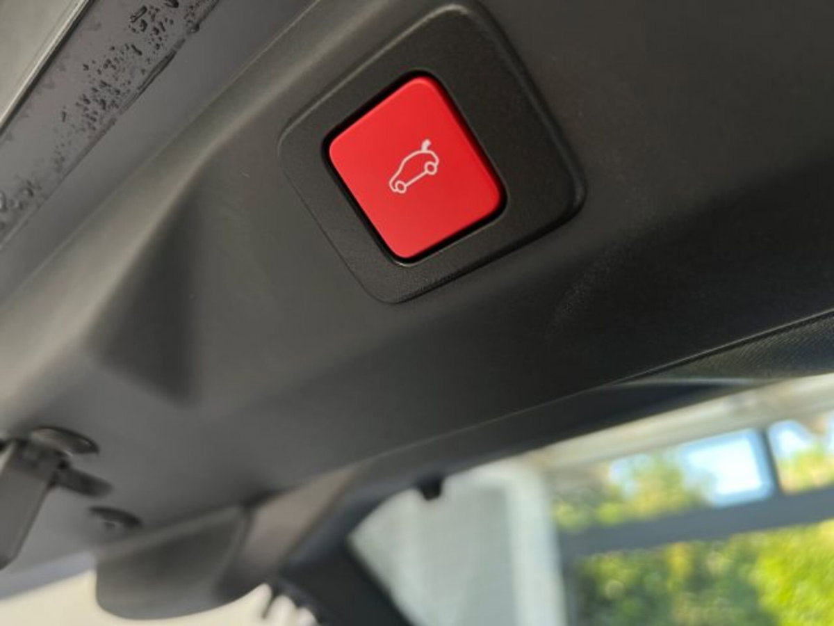 Peugeot 3008 1.2 hybrid GT 145cv e-dcs6 (13)