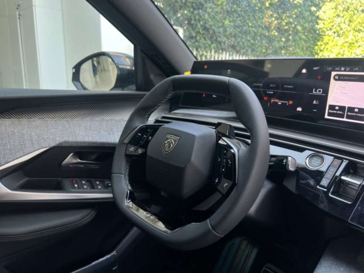 Peugeot 3008 1.2 hybrid GT 145cv e-dcs6 (16)