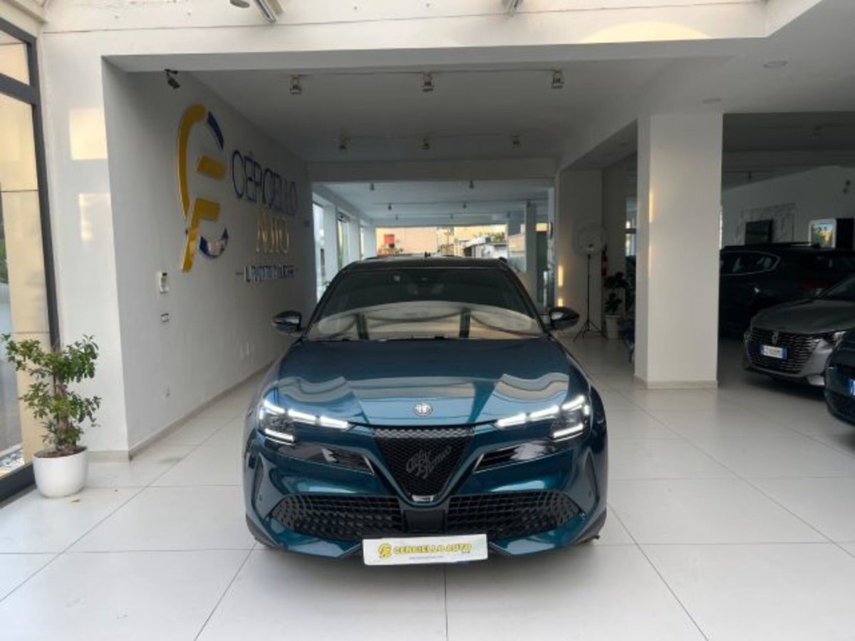 Alfa Romeo Junior elettrica Intensa 156cv (4)