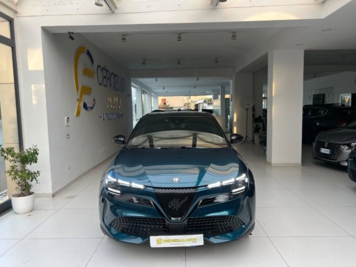 Alfa Romeo Junior elettrica Intensa 156cv (5)