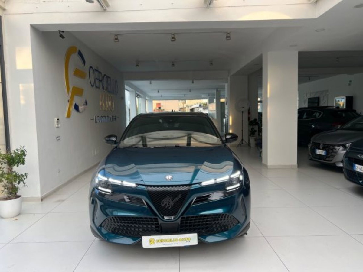 Alfa Romeo Junior elettrica Intensa 156cv (6)