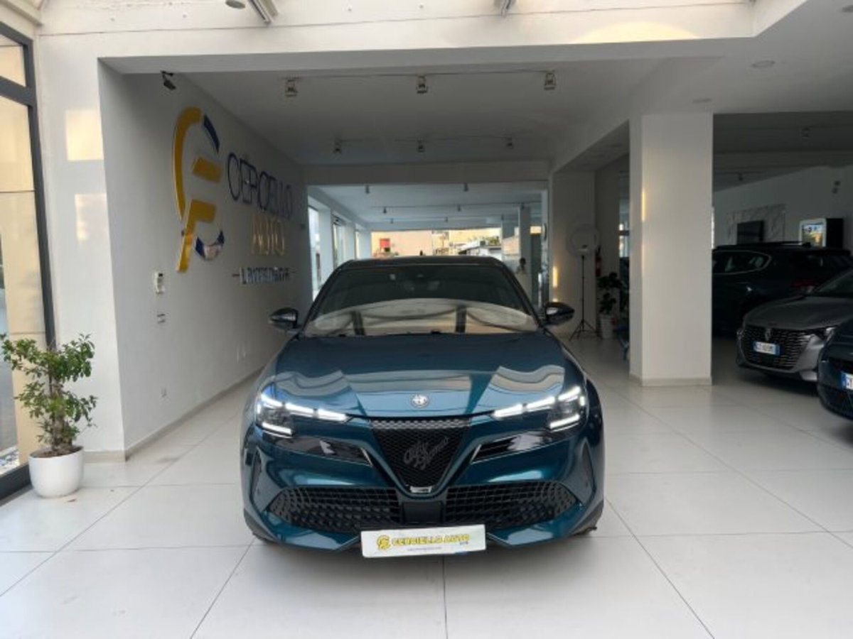 Alfa Romeo Junior elettrica Intensa 156cv (8)