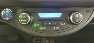 Toyota Yaris 1.5 Hybrid 5 porte Style (12)