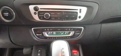 Renault Scenic E-Tech Electric 1.5 dCi 110CV EDC Energy (11)