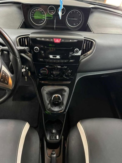 Lancia Ypsilon 1.2 69 CV 5 porte Gold (7)