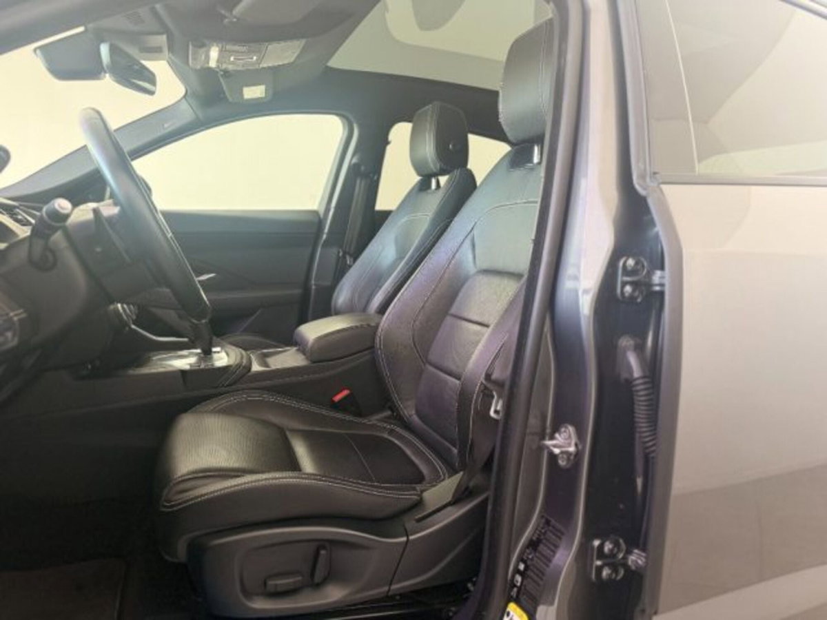 Jaguar E-Pace 2.0D 150 CV AWD aut. R-Dynamic HSE (13)