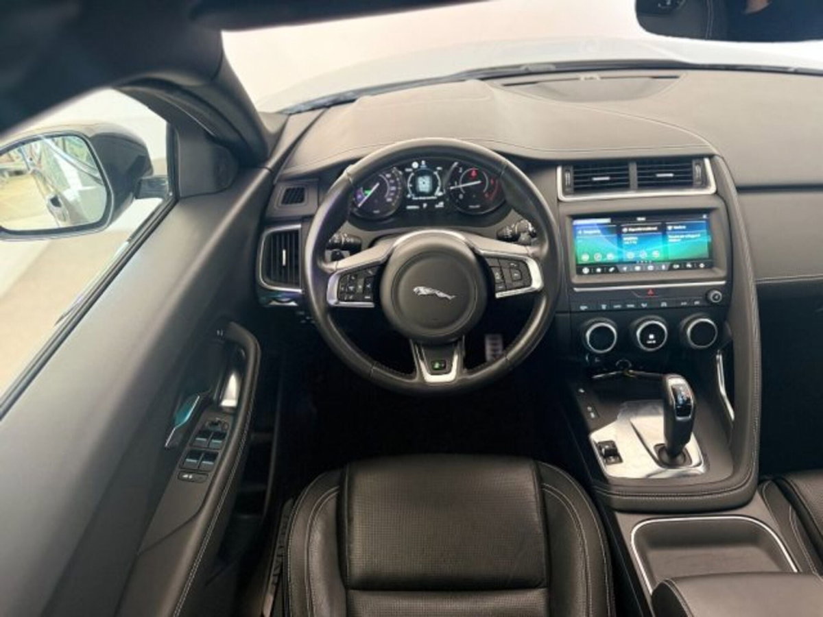Jaguar E-Pace 2.0D 150 CV AWD aut. R-Dynamic HSE (9)