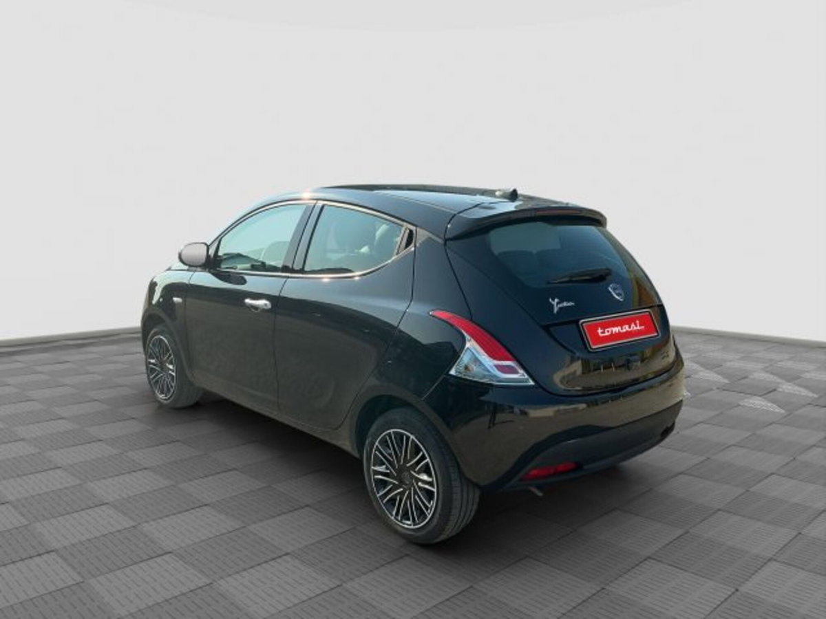 Lancia Ypsilon 1.0 FireFly 5 porte S&S Hybrid Ecochic Gold (3)