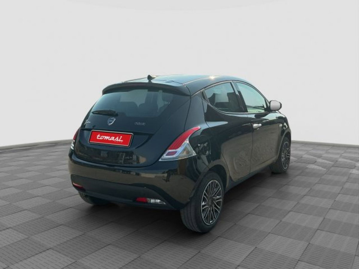 Lancia Ypsilon 1.0 FireFly 5 porte S&S Hybrid Ecochic Gold (5)