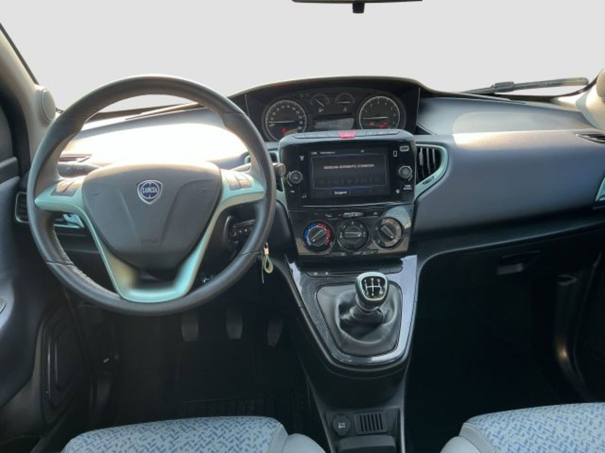 Lancia Ypsilon 1.2 69 CV 5 porte GPL Ecochic Alberta Ferretti (11)