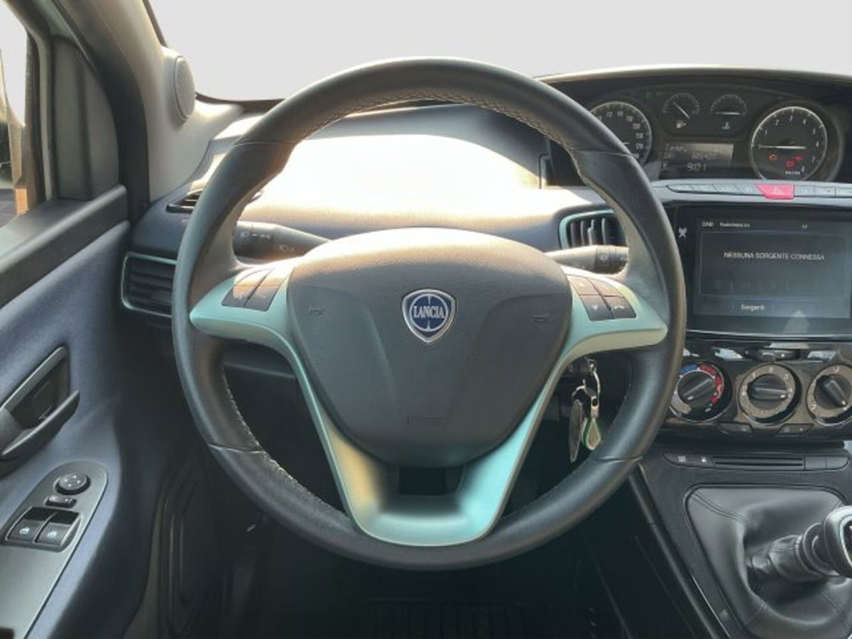 Lancia Ypsilon 1.2 69 CV 5 porte GPL Ecochic Alberta Ferretti (12)