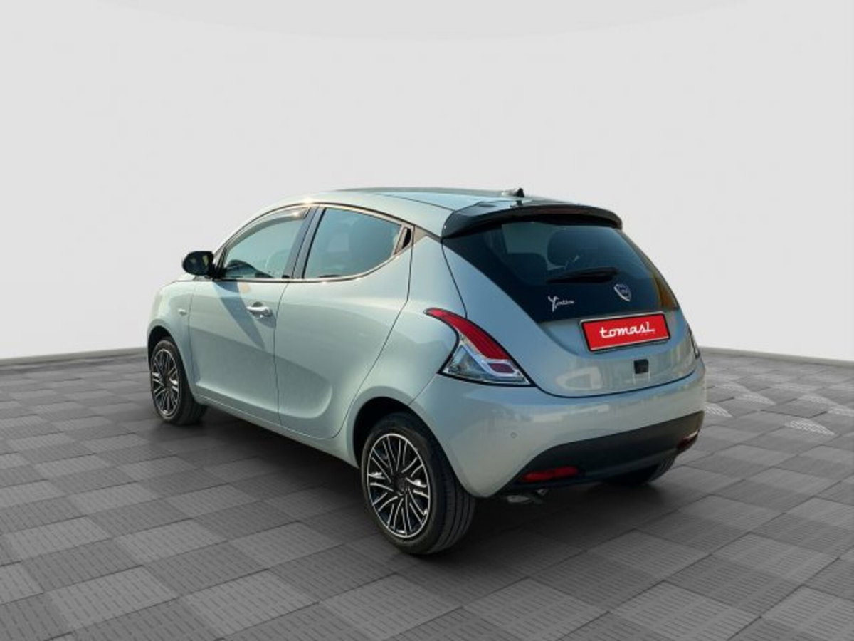 Lancia Ypsilon 1.2 69 CV 5 porte GPL Ecochic Alberta Ferretti (3)
