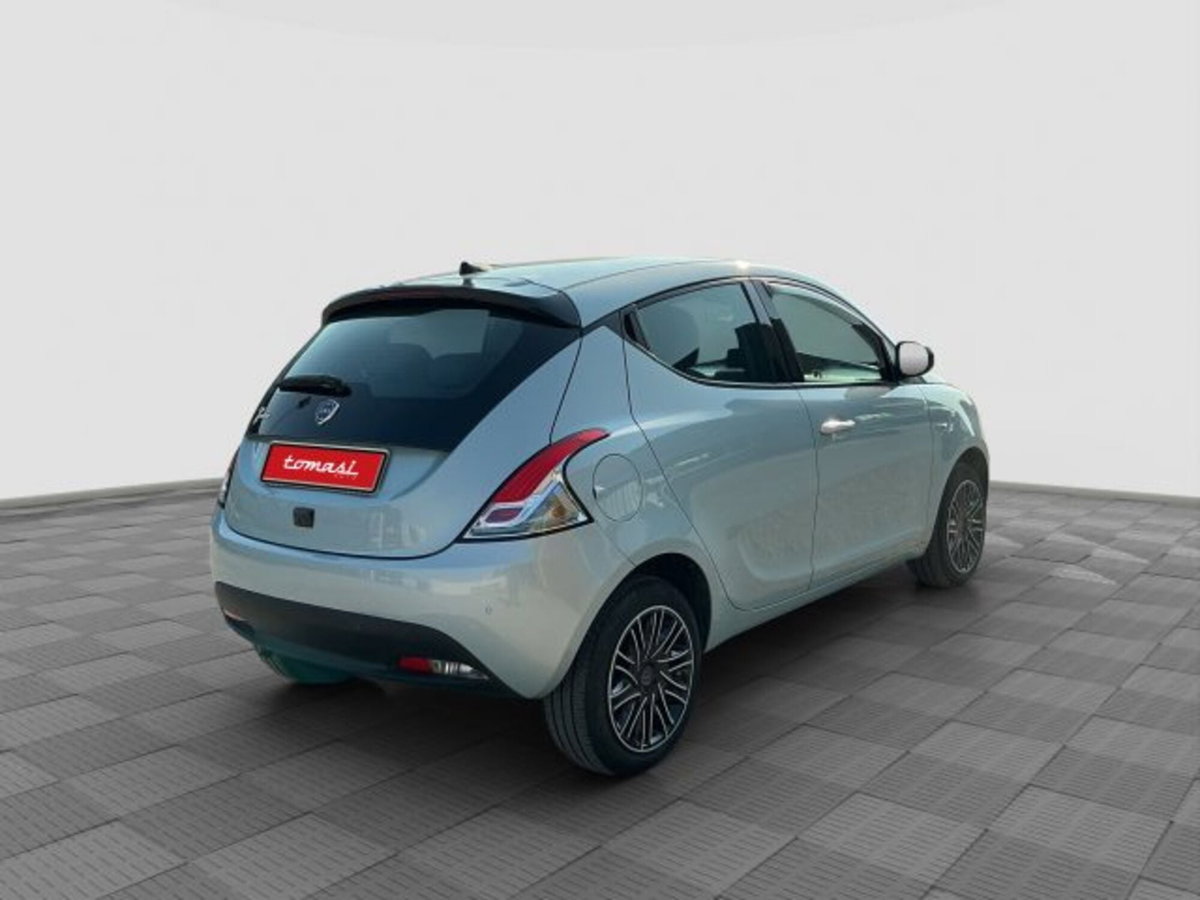 Lancia Ypsilon 1.2 69 CV 5 porte GPL Ecochic Alberta Ferretti (5)