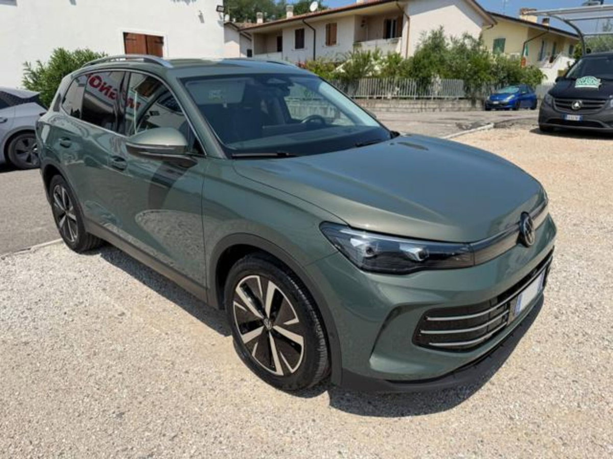 Volkswagen Tiguan 1.5 etsi Elegance 150cv dsg (2)
