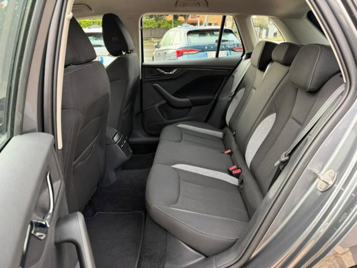 Skoda Kamiq 1.0 tsi Selection 95cv (10)