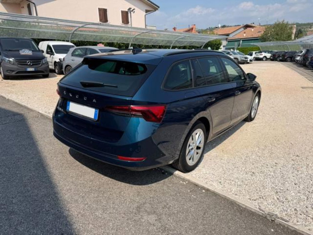 Skoda Octavia Station Wagon 2.0 TDI EVO SCR DSG Wagon Executive (3)