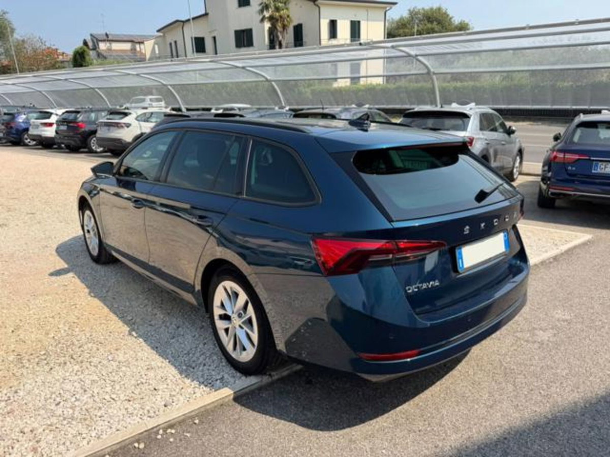 Skoda Octavia Station Wagon 2.0 TDI EVO SCR DSG Wagon Executive (4)