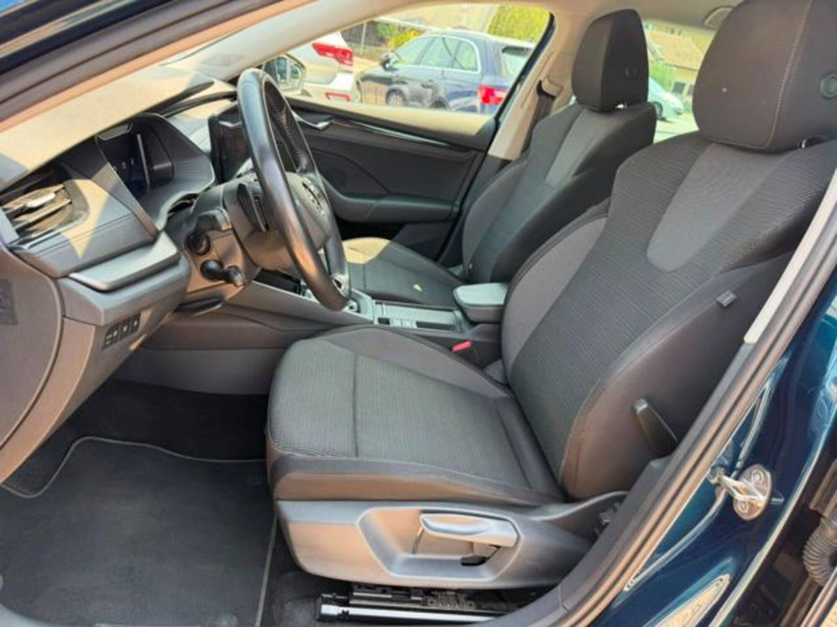 Skoda Octavia Station Wagon 2.0 TDI EVO SCR DSG Wagon Executive (5)