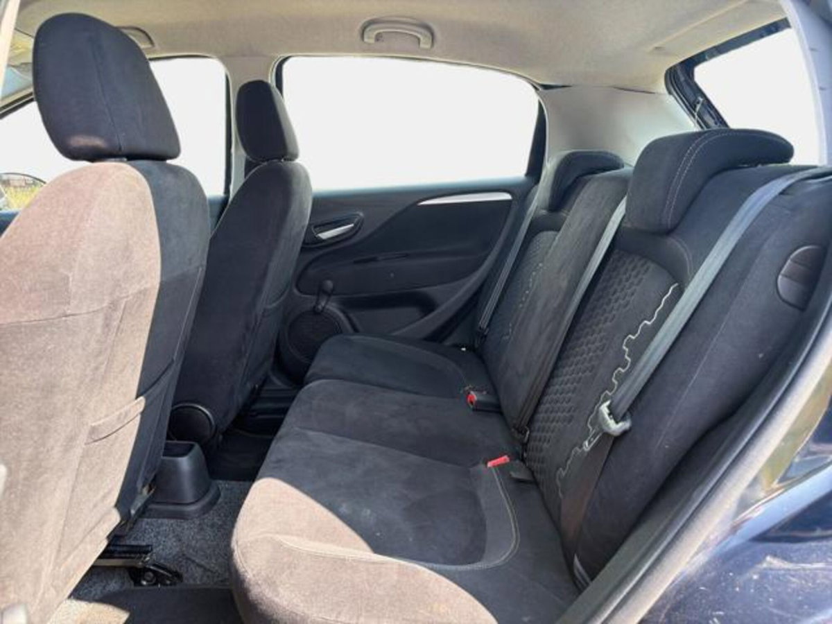 Fiat Punto 1.2 8V 5 porte Lounge (12)