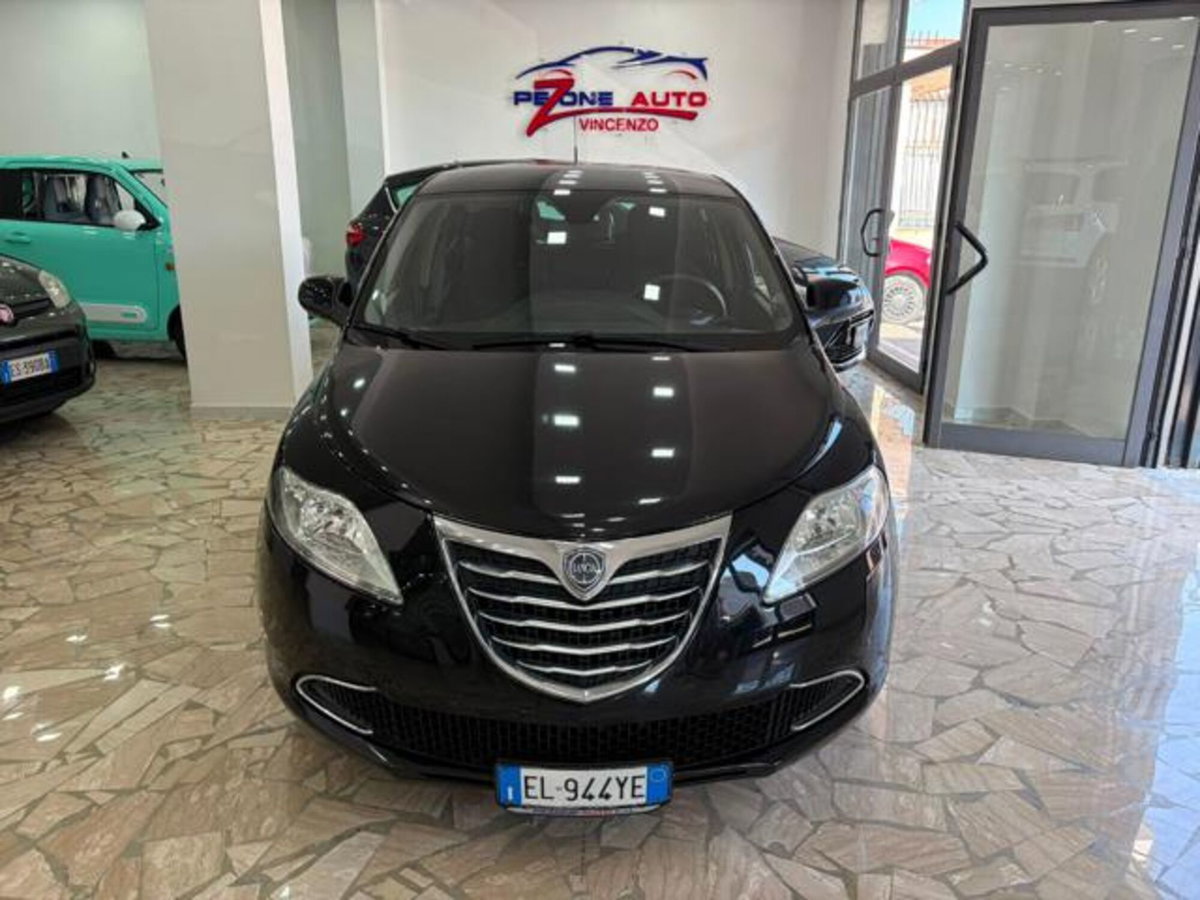 Lancia Ypsilon 1.2 69 CV 5 porte Gold (2)