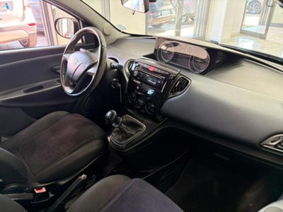Lancia Ypsilon 1.2 69 CV 5 porte Gold (8)