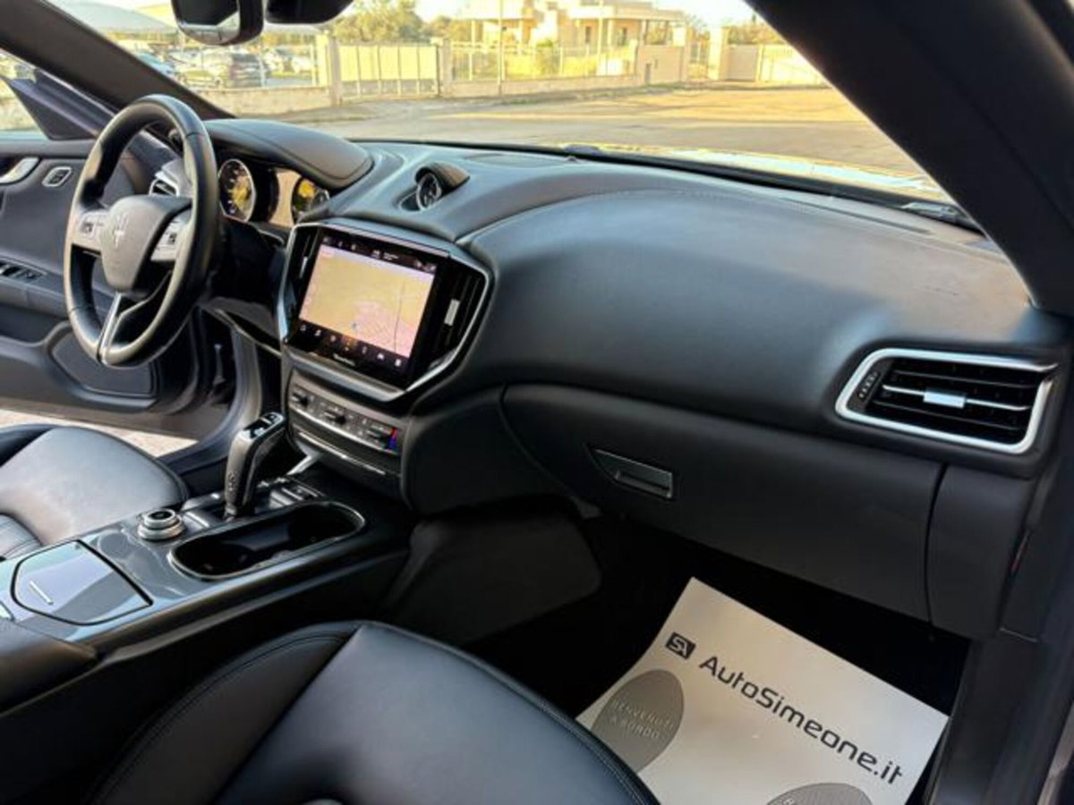 Maserati Ghibli Ghibli MHEV 330 CV GT (14)