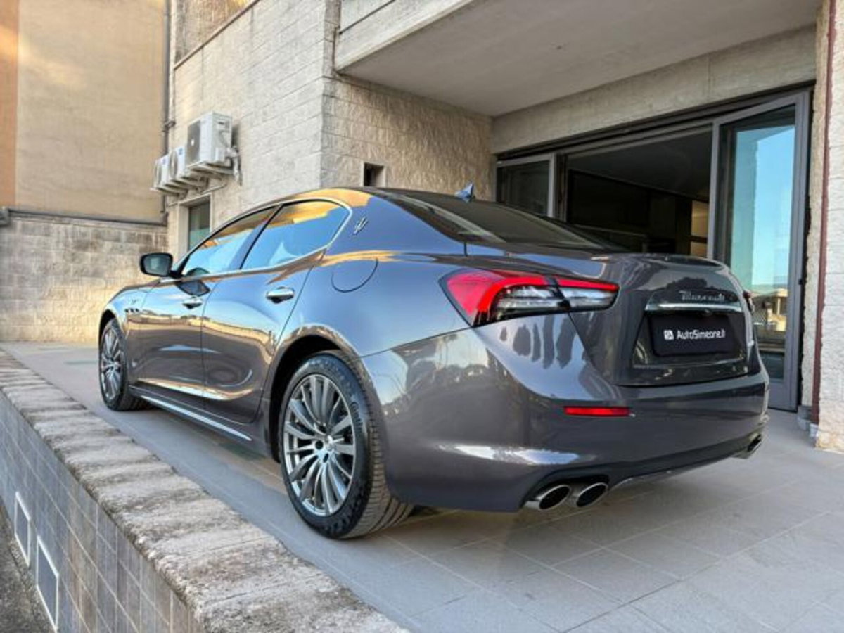 Maserati Ghibli Ghibli MHEV 330 CV GT (7)