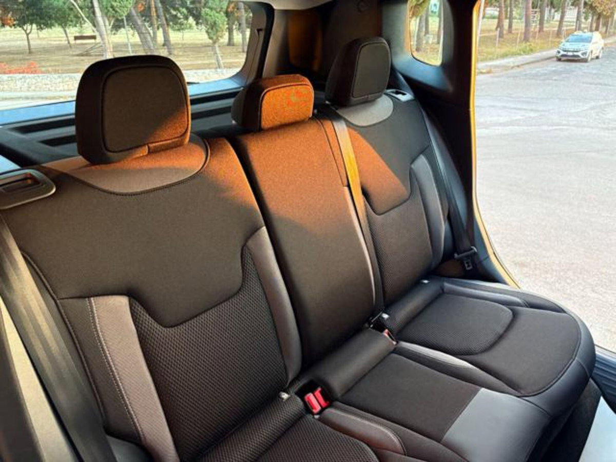 Jeep Renegade 1.6 Mjt 130 CV Limited (20)