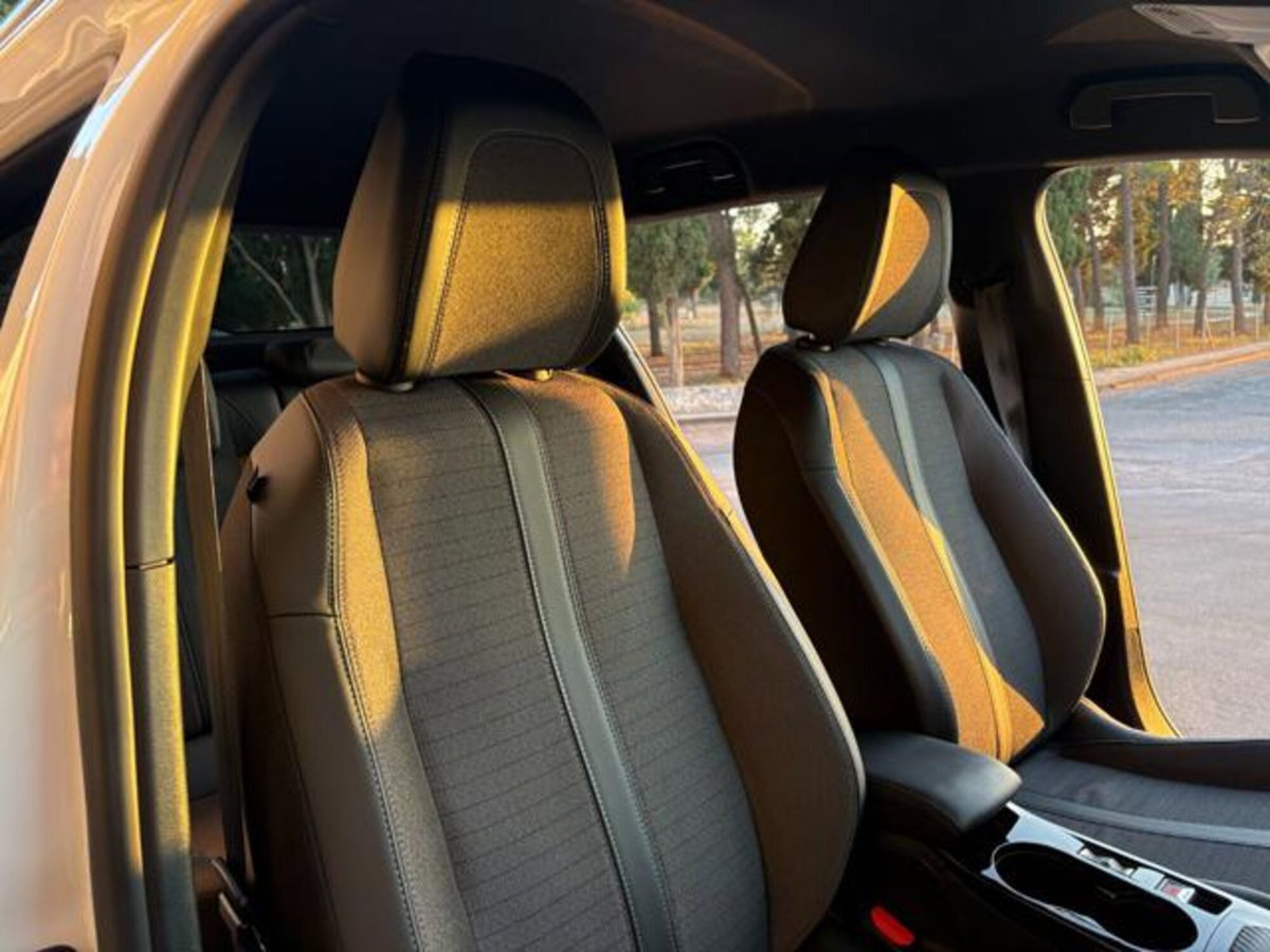 Peugeot 2008 BlueHDi 130 S&S EAT8 Allure Pack (10)