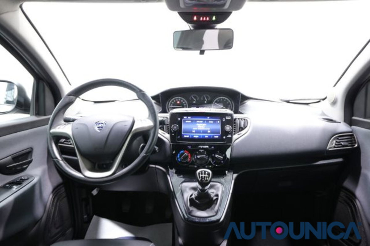 Lancia Ypsilon 1.0 FireFly 5 porte S&S Hybrid Ecochic Gold (10)